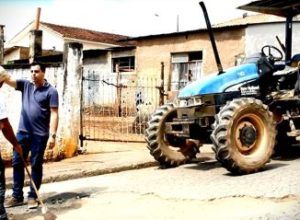 Prefeitura de Borda da Mata aproveita estiagem para intensificar trabalhos de manutenção de vias (1)