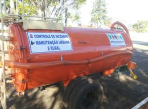 Tanque combate incendio e limpeza urbana (1)