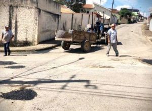Trabalho de manutenção de vias chega ao distrito do Sertãozinho (1)