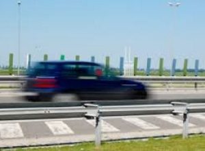 veiculo-em-alata-velocidade